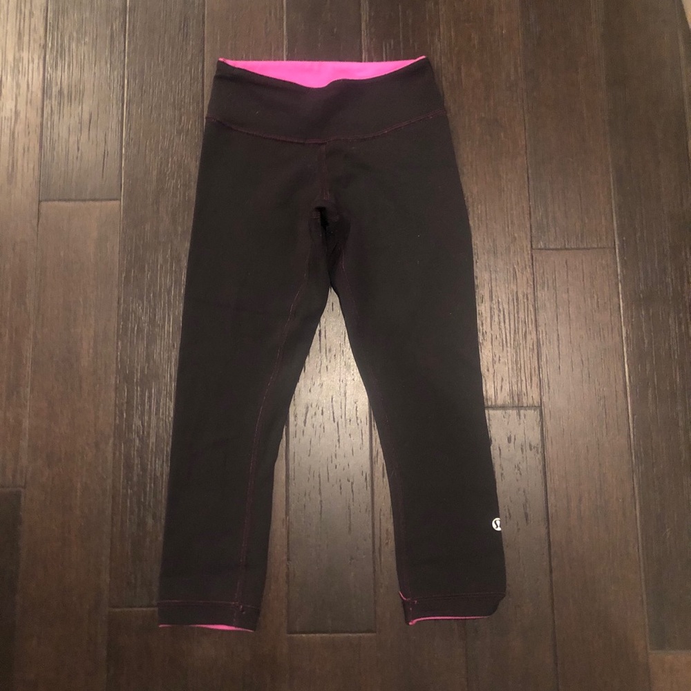 Lululemon Size 2 reversible Black & Pink leggings